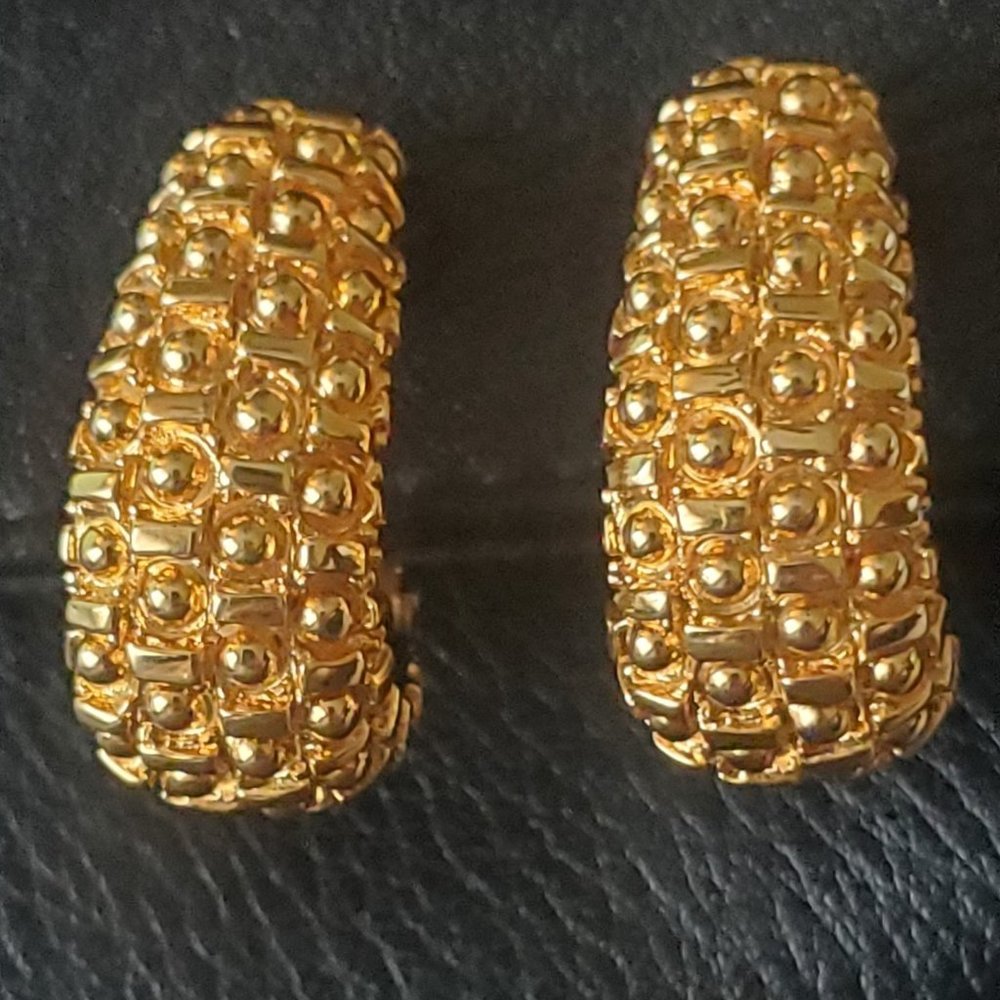 Signed St John Vintage Brooch Cross Black/Gold & St John Gold Hoop Clip earrings - Picture 5 of 7